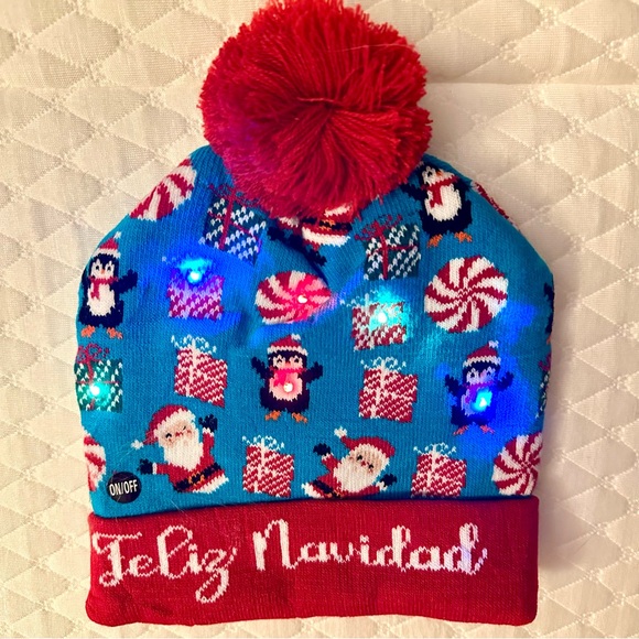 New LED Christmas Beanie With Pom Pom And 3 Flashing Modes - Picture 1 of 6